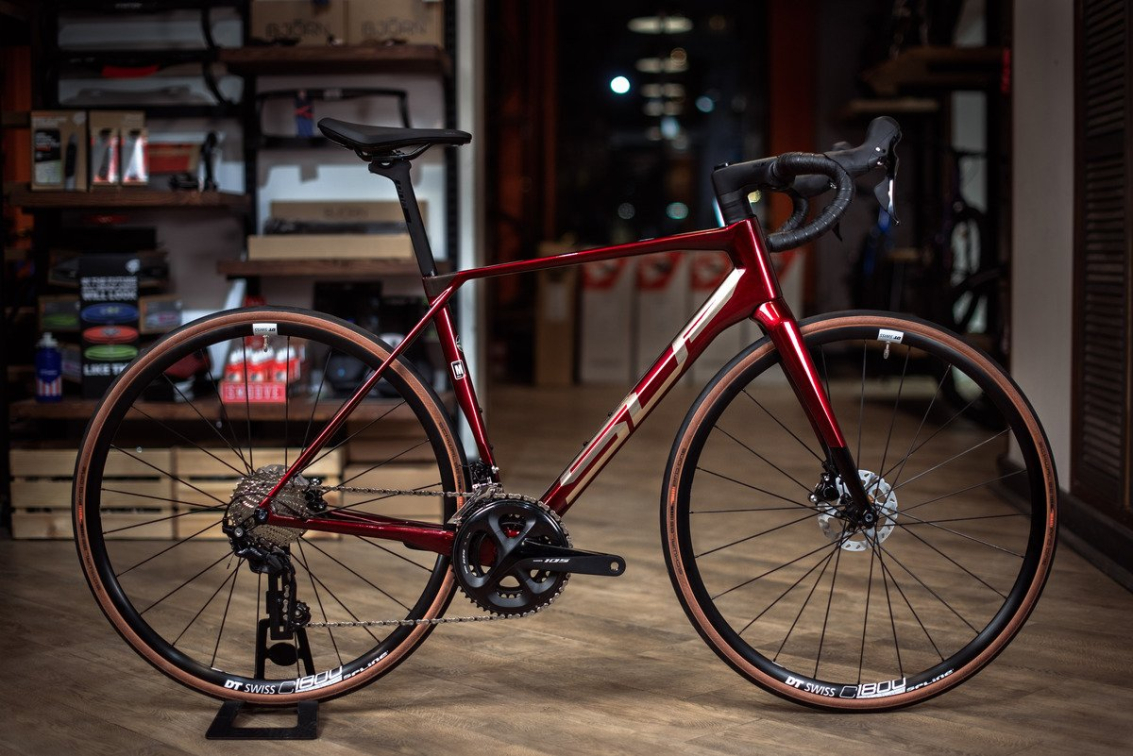 Туристические велосипеды Superior X-Road Team Elite 700C 2024 Gloss Dark Red Артикул 801.2022.28005, 801.2022.28004