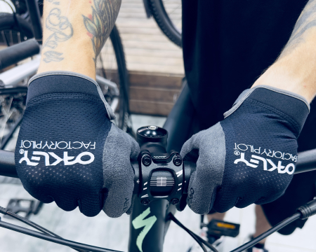 Велоперчатки Велоперчатки женские LF Oakley All Mountain Mtb Glove Blackout Артикул FOS800022-02E-M, FOS800022-02E-L, FOS800022-02E-S