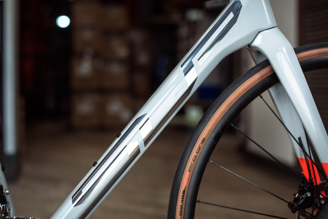 Туристические велосипеды Superior X-Road Team Elite Di2 2024 Gloss Grey/Team Red Артикул 801.2023.28039