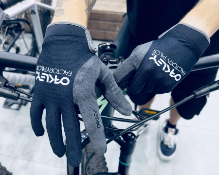 Велоперчатки Велоперчатки женские LF Oakley All Mountain Mtb Glove Blackout Артикул FOS800022-02E-M, FOS800022-02E-L, FOS800022-02E-S