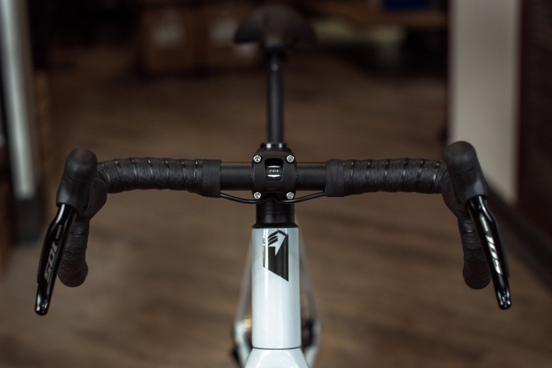 Туристические велосипеды Superior X-Road Team Elite Di2 2024 Gloss Grey/Team Red Артикул 801.2023.28039