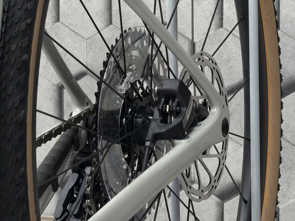 Гравийные велосипеды, комфорт плюс Specialized Diverge 4 Comp Carbon 2026 SRAM Apex AXS Dolomite Metallic/ Orange Zest Артикул 95426-5049, 95426-5054, 95426-5056, 95426-5061, 95426-5052, 95426-5058